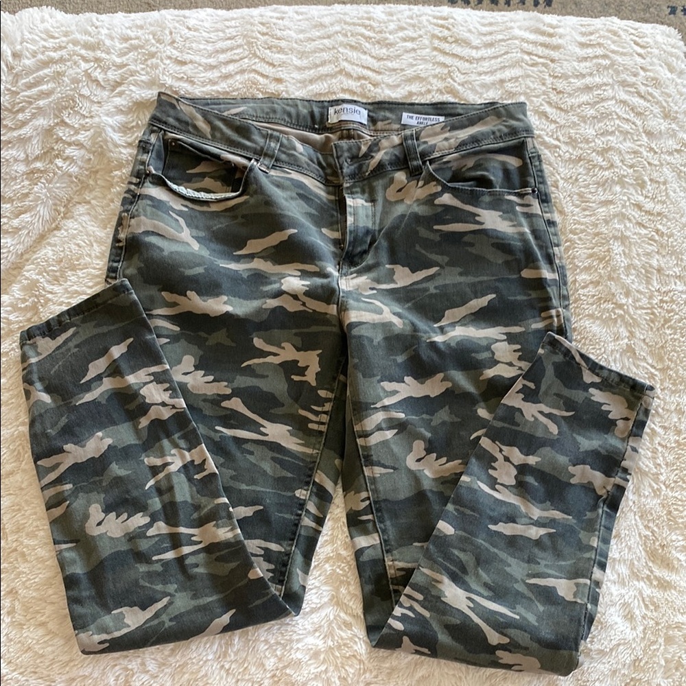 Kensie Green Camouflage Ankle Pants